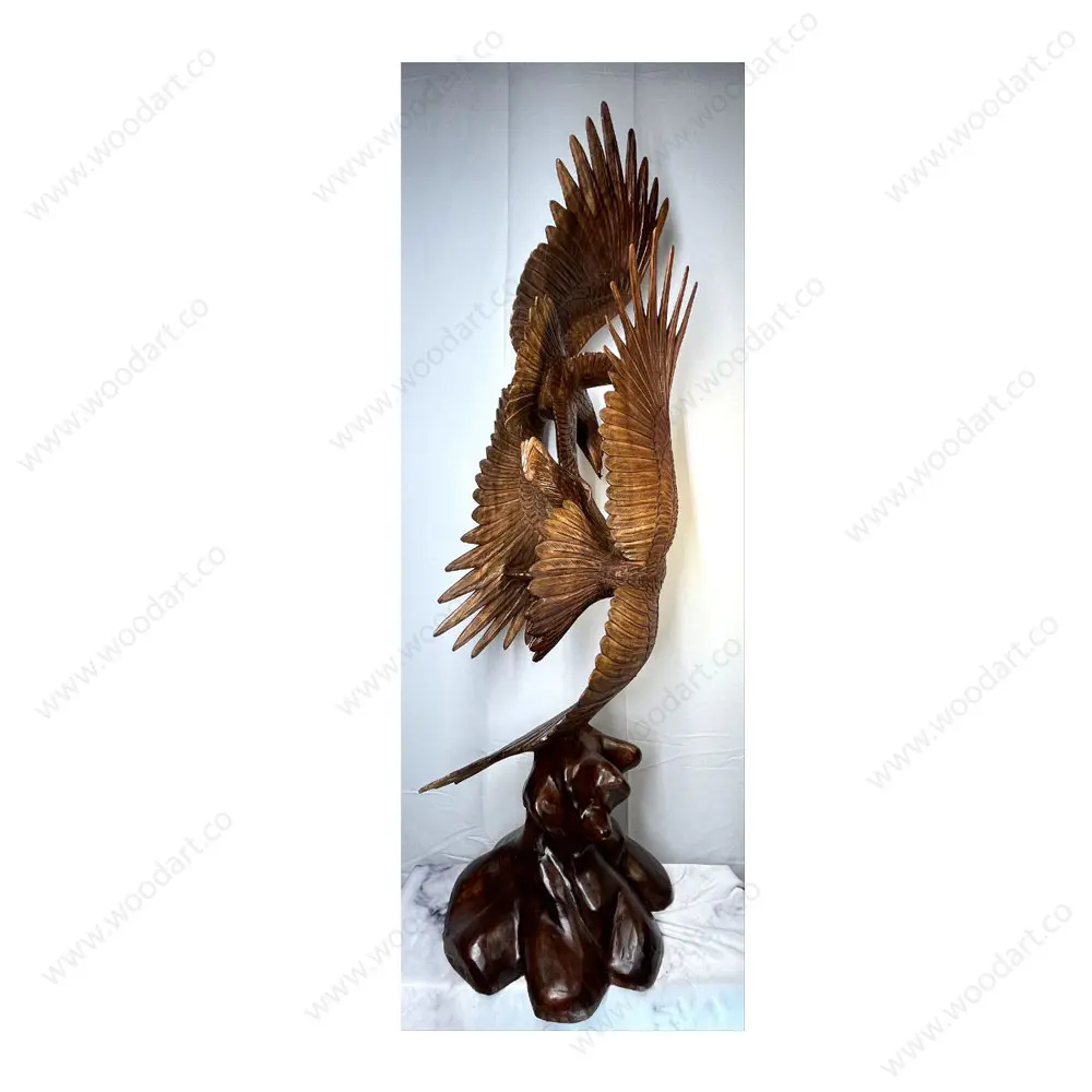 Wooden-statue-of-two-eagles3